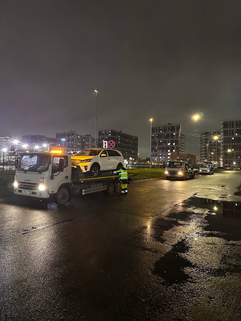 Ночная перевозка автомобилей между автосалонами, Витебский 17